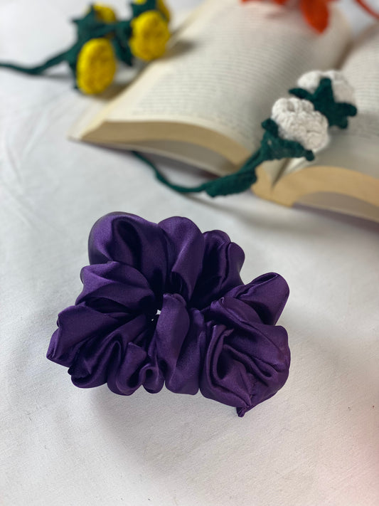 SILK SCRUNCHIE DARK PURPLE