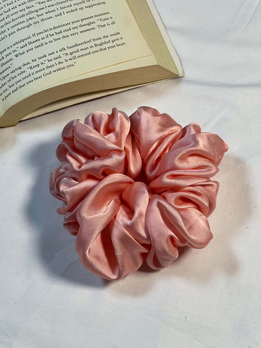 SILK SCRUNCHIE PEACH