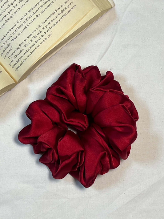 SILK SCRUNCHIE CHERRY RED
