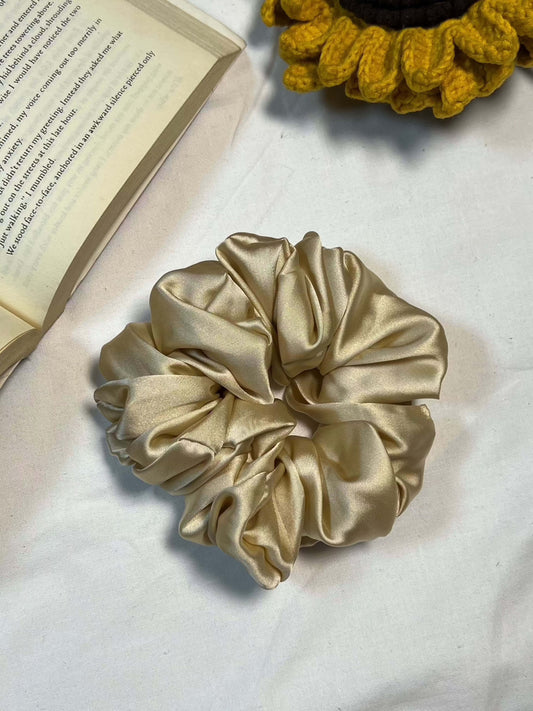 SILK SCRUNCHIE CHAMPAGNE