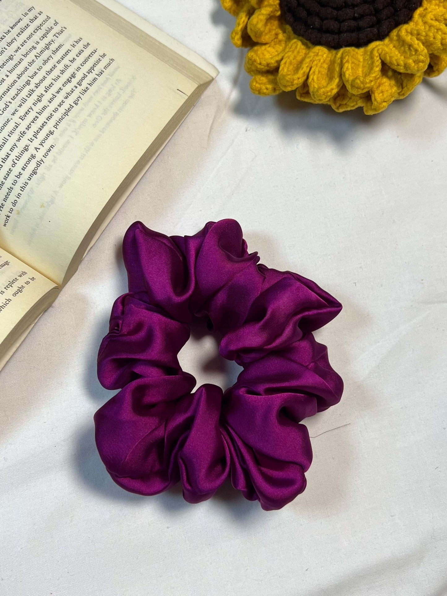 SILK SCRUNCHIE MAGENTA