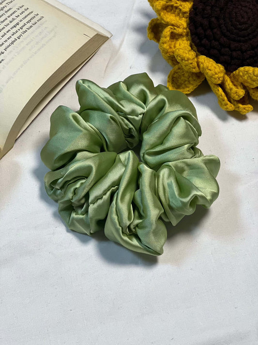 SILK SCRUNCHIE PISTACHIO GREEN