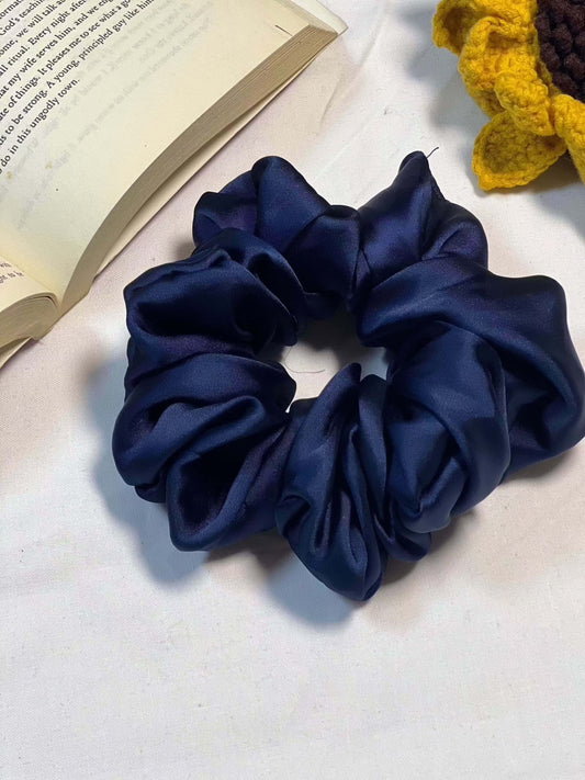 SILK SCRUNCHIE ROYAL BLUE